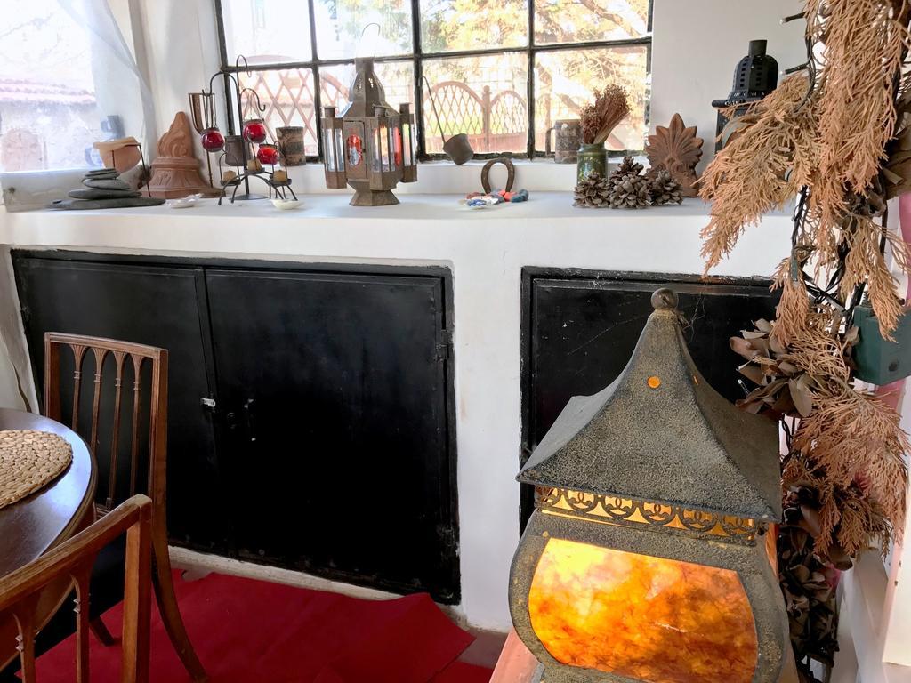 Gallery Basement In Vravrona Séjour chez l'habitant *